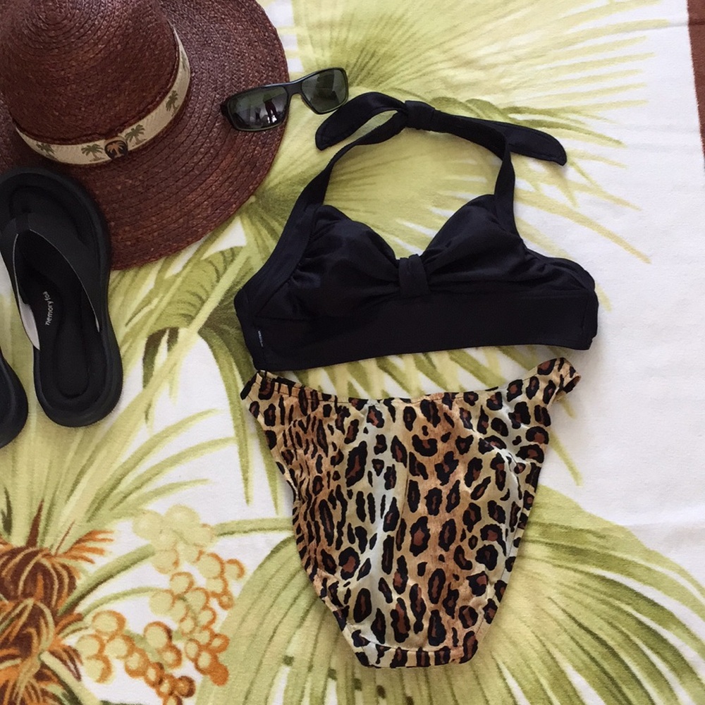 Two piece bathing suit halter top can be p…
